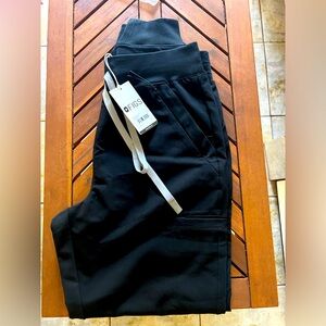 Figs Clara Joggers Scrub Pants. Black. Small. NWT